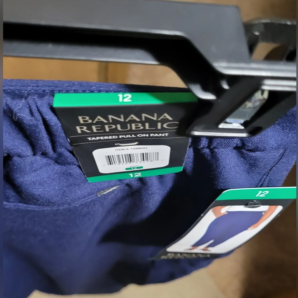NWT BANANA REPUBLIC Tapered Pull On Pant 12